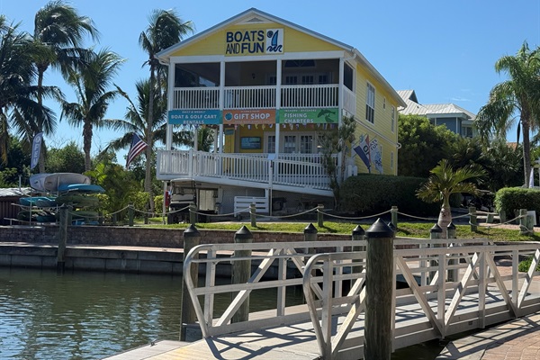 Boats 'N Fun - Rent boats, fishing poles, gift shop and more!