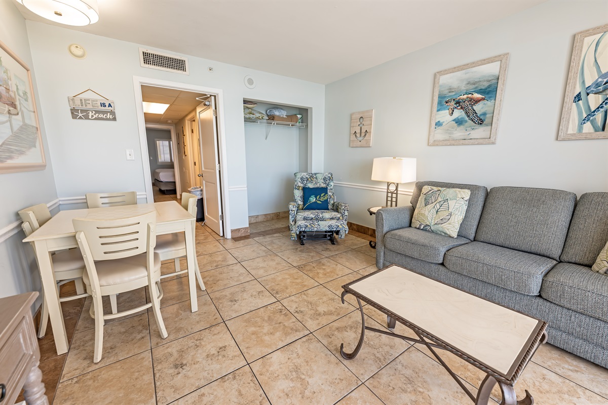 Amazing Living Room with Stunning Views🌊☀️