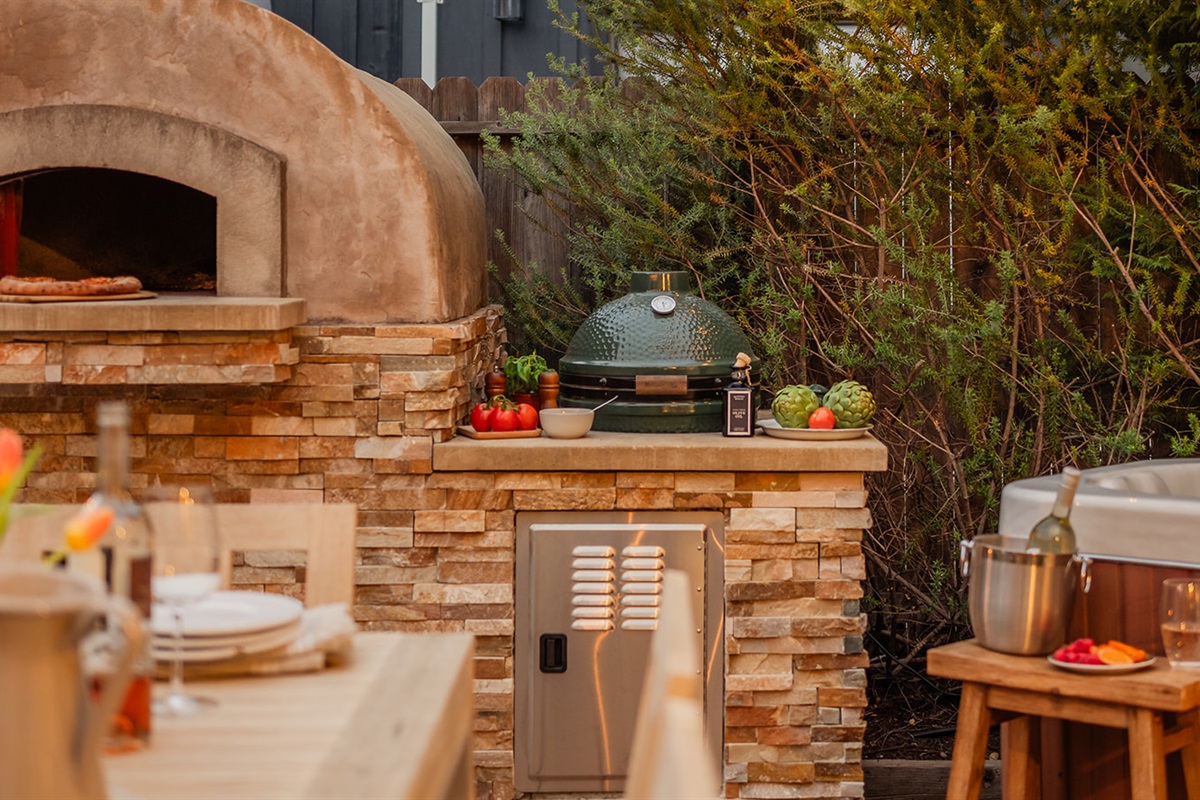 Al fresco dining for 6