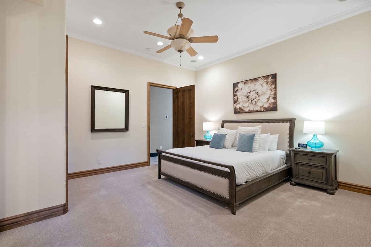 7BR+ Bonus Room Phoenician Mansion w/ Hot Tub&Pool-Heat Avail! — 7BR+Bonus Room Phoenician Estate • Heated Pool + Hot Tub, Phoenix, Arizona — photo 22