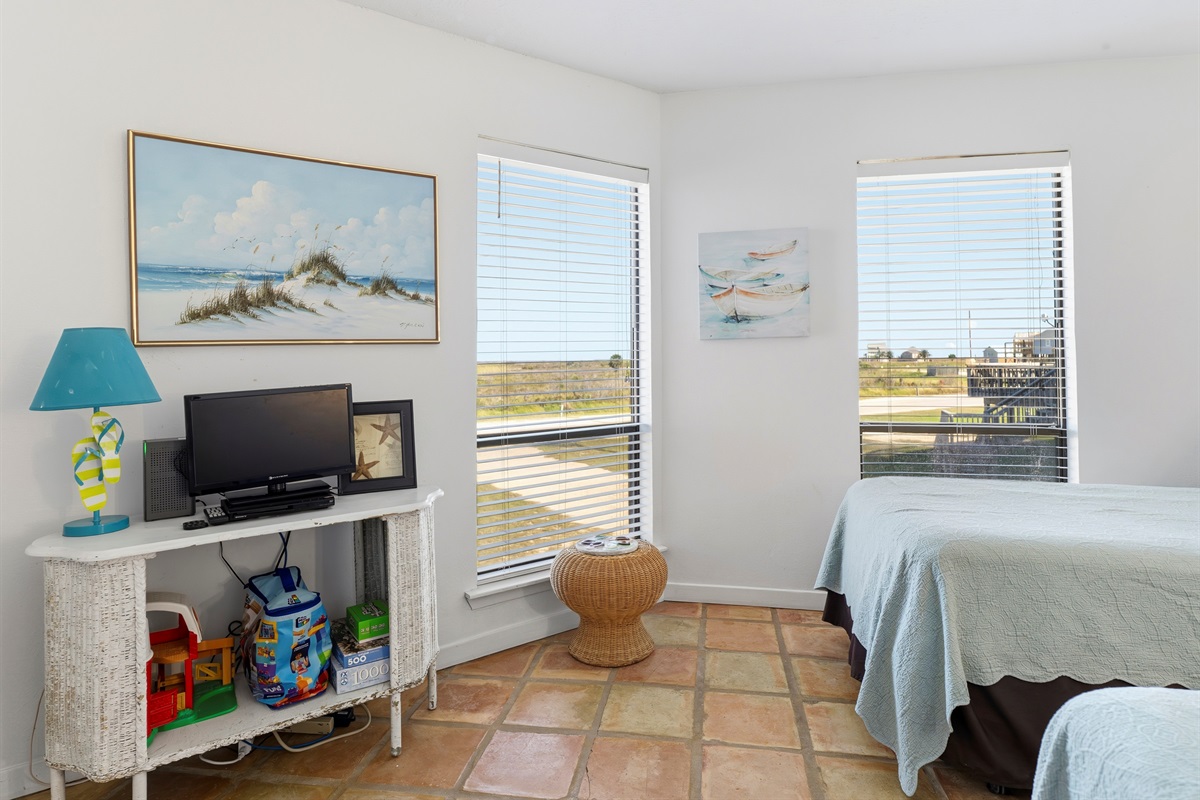 2 twin bedroom