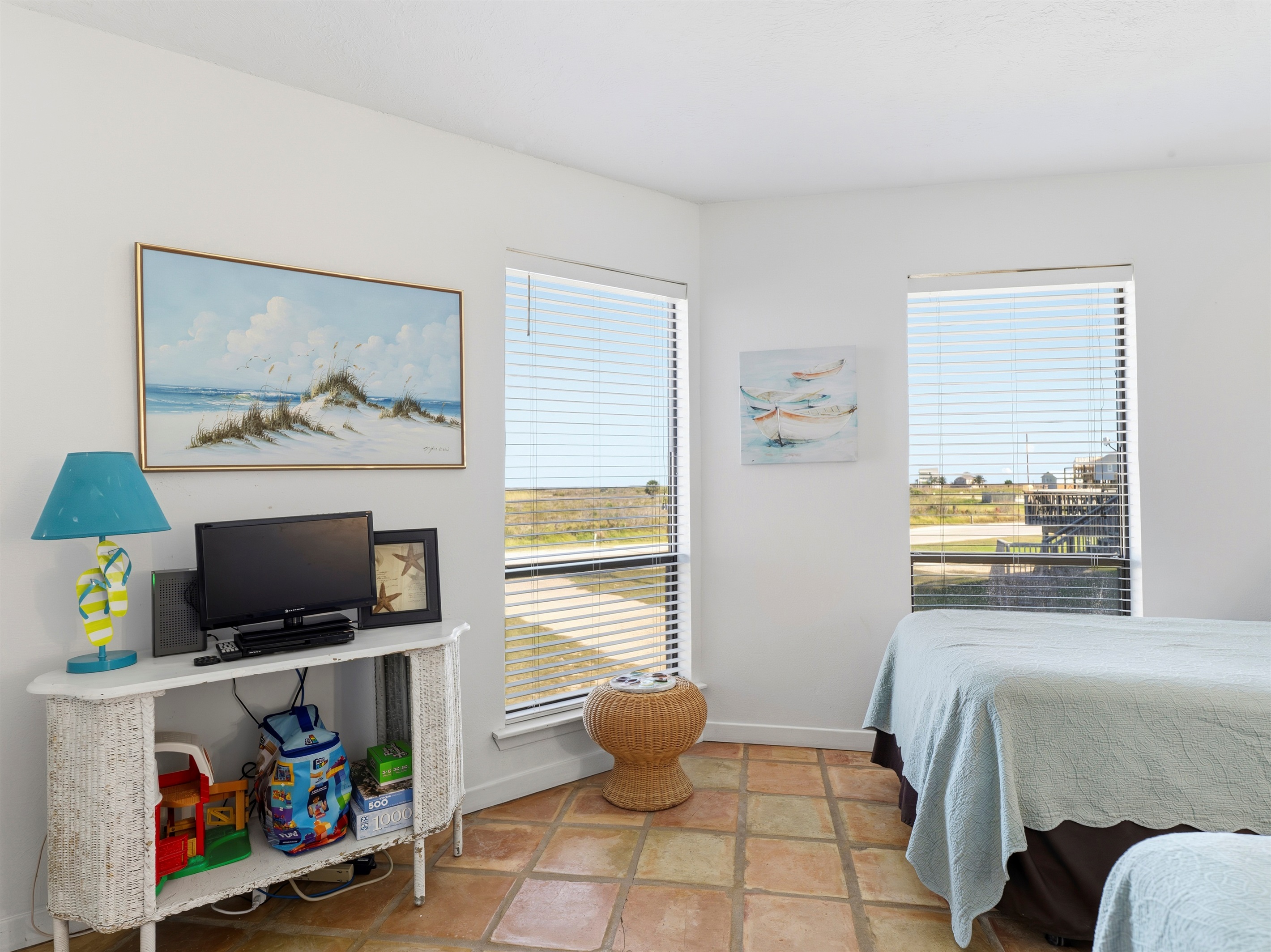 2 twin bedroom