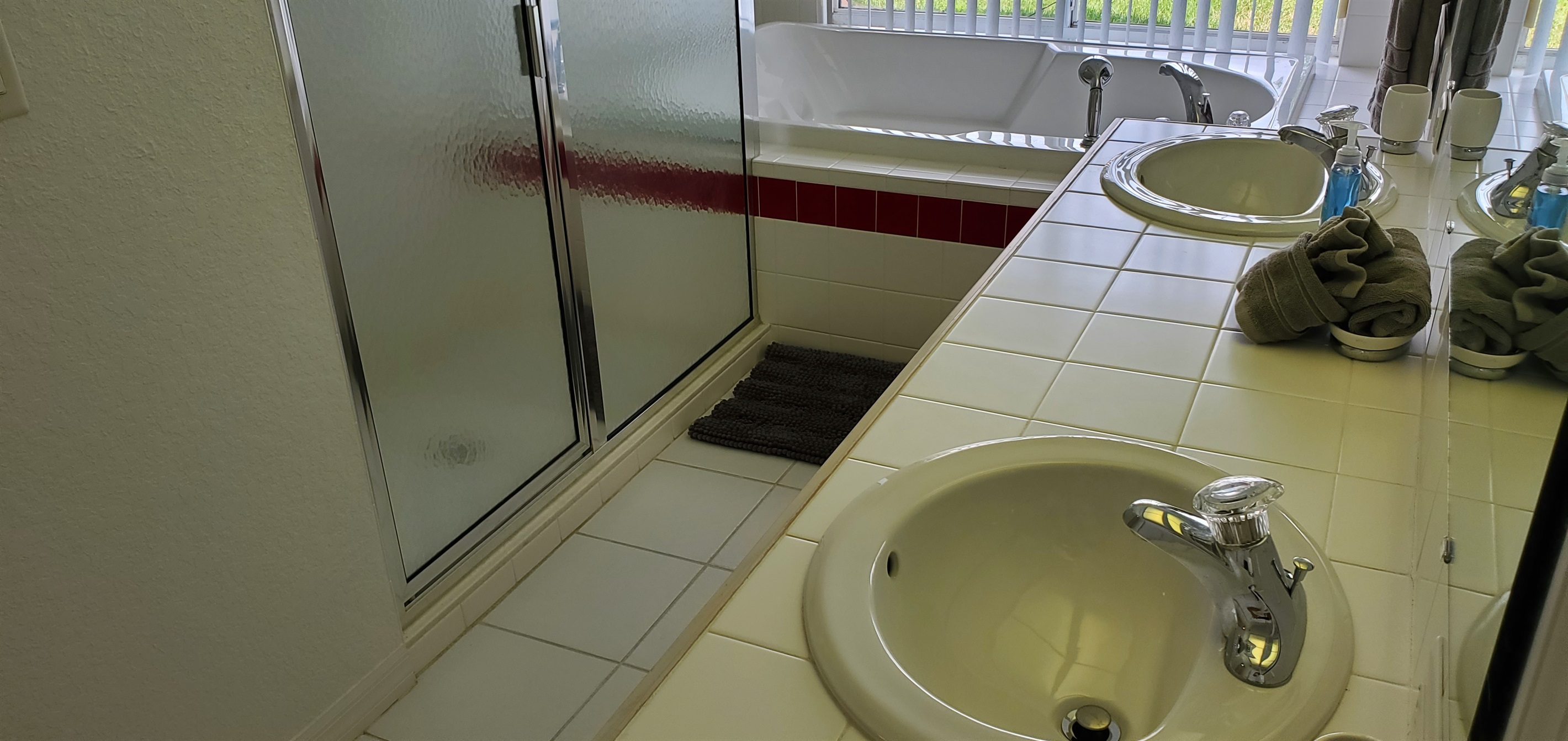 Master bedroom ensuite/full bath with sunk-in tub and walk in shower