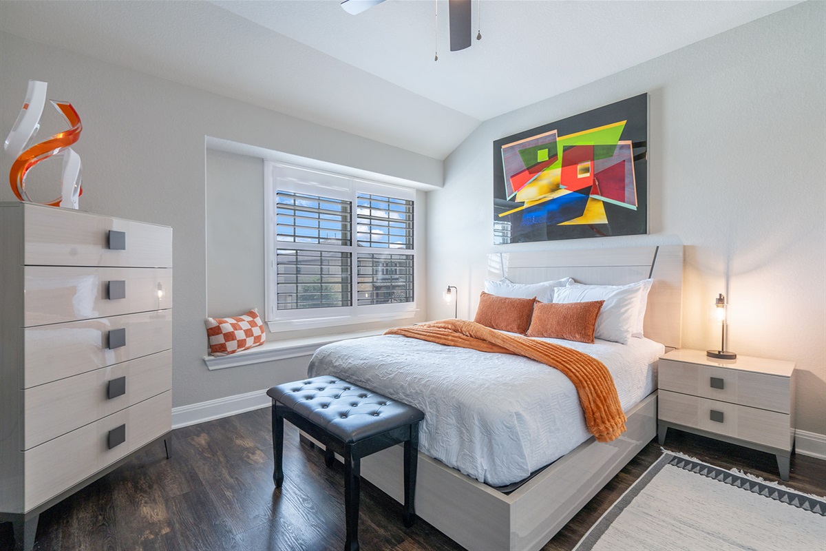 🛏 Bedrooms “Soft linens, warm lighting, and the perfect space to recharge.”