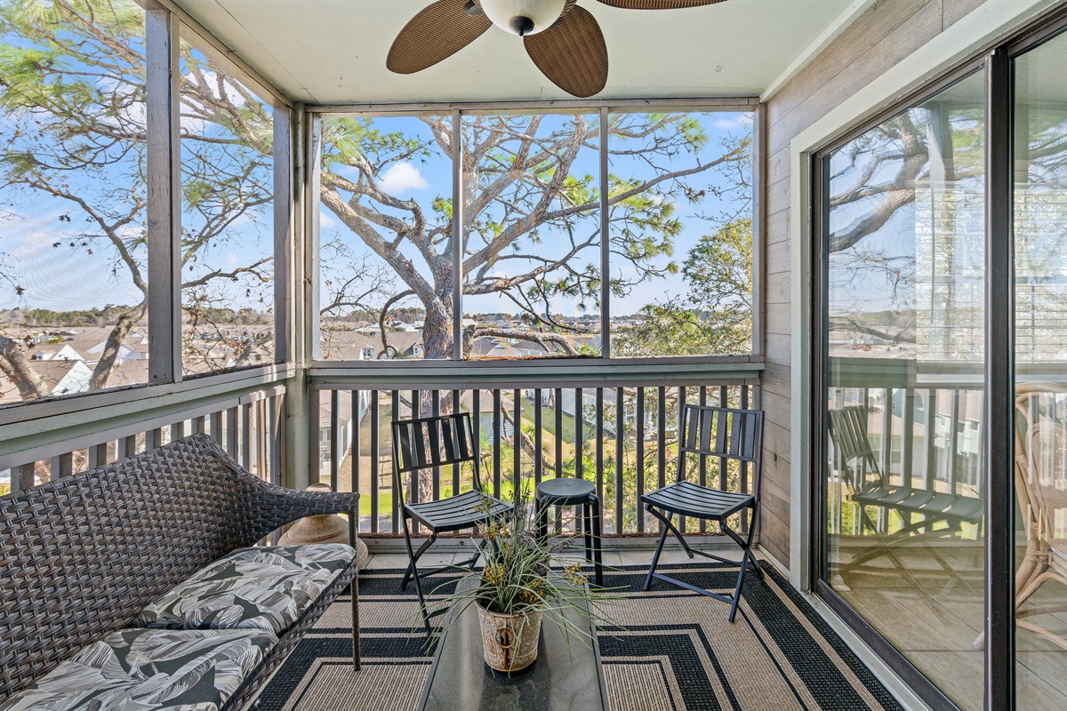 Peaceful screened in patio