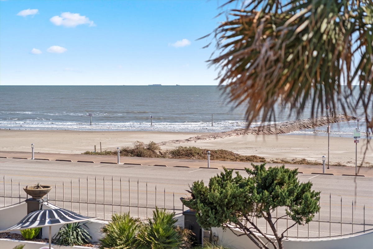 37beb4c047674a279c1fac337a3541a9 Large | Beachhouse | Texas | TX | Vacation Homes | Galveston | Crystal Beach | Kokomo | Breezy Days | Beachfront Elegance | Sunrise Serenity | Southern Sands Property Management, LLC