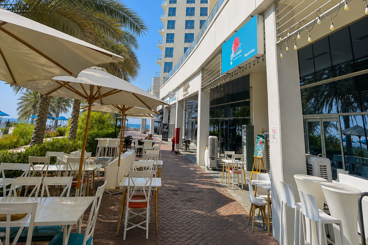 Licensed restaurants & bars in the building by the beach