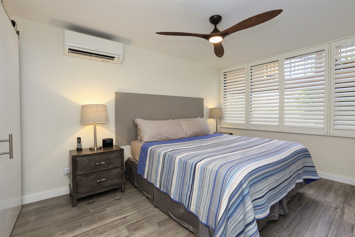 The bedroom features a Cal-king bed with Casper memory foam mattress and A/C