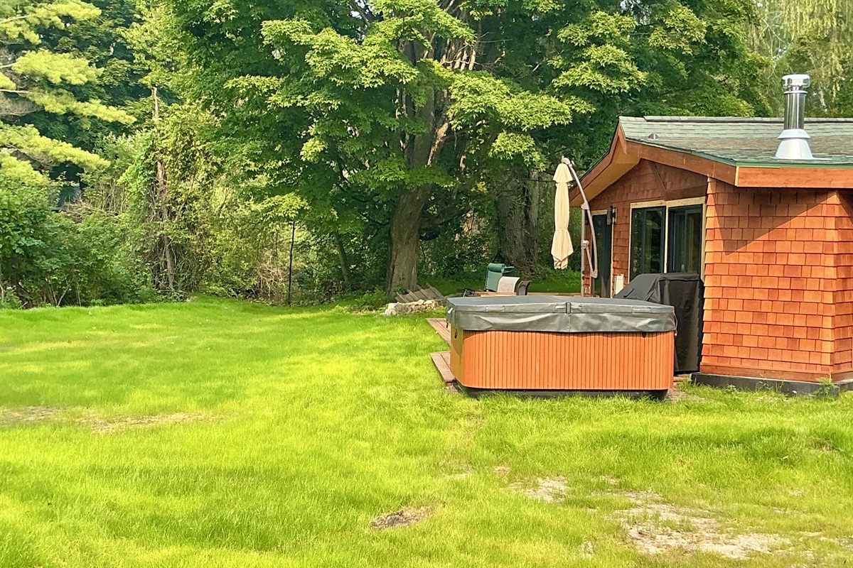 Newer 6 person Hottub