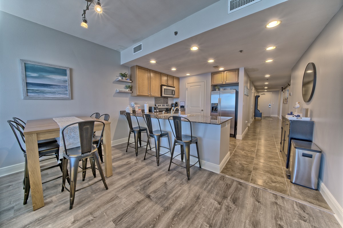 Fully Stocked Kitchen w/Bar Seating