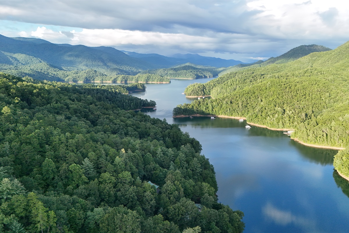 Immerse yourself in lush mountains and serene waters—paradise awaits!