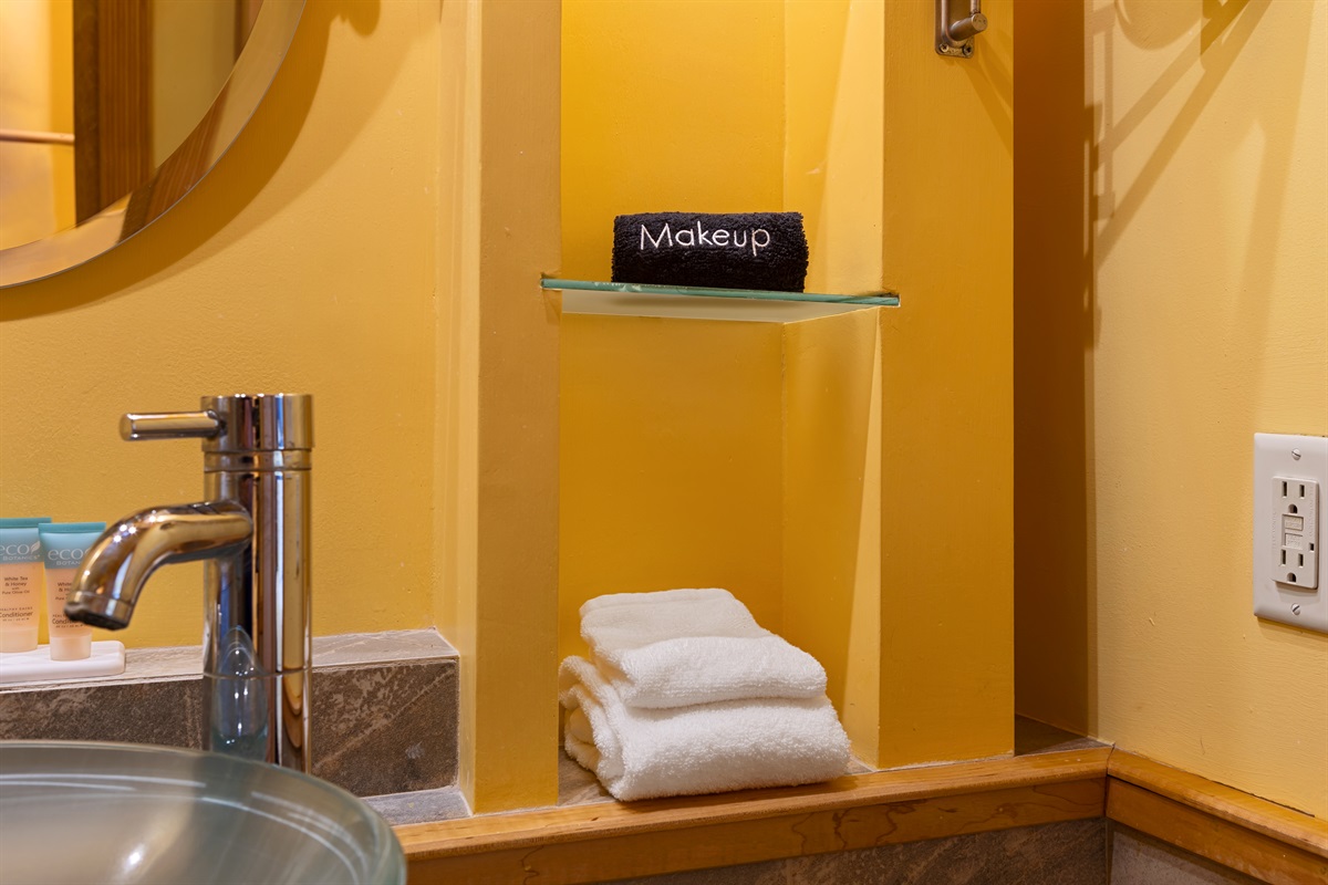 Bath linens provided