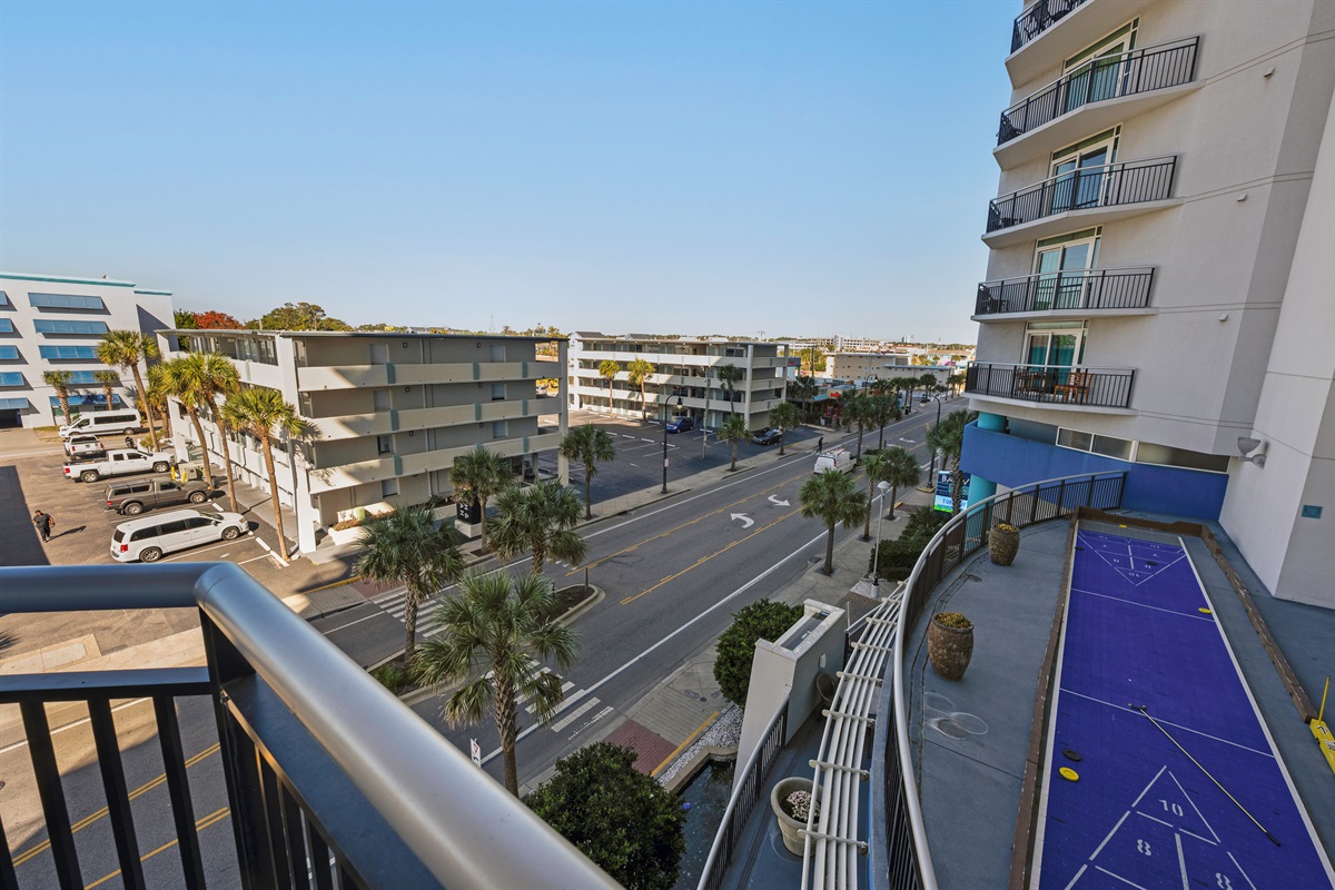 Lots of Local Food and Attractions Nearby!