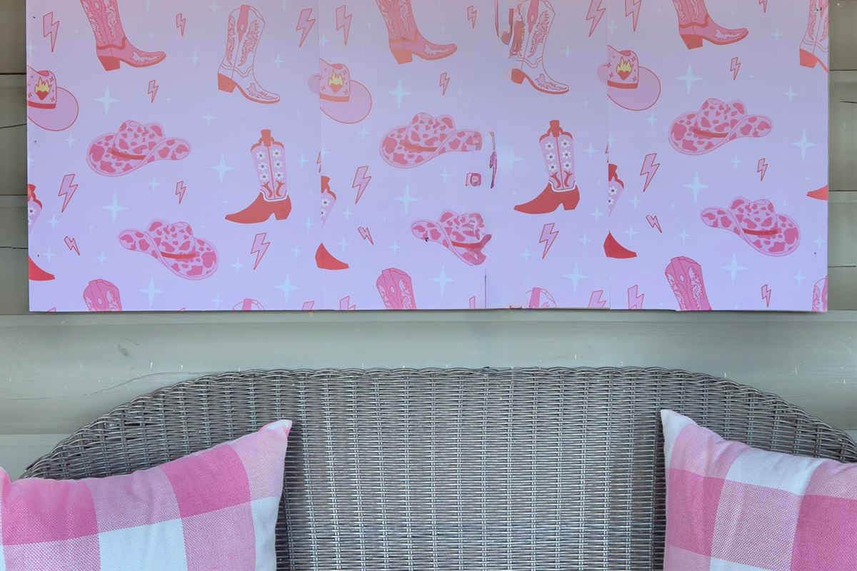 Outdoor selfie mural