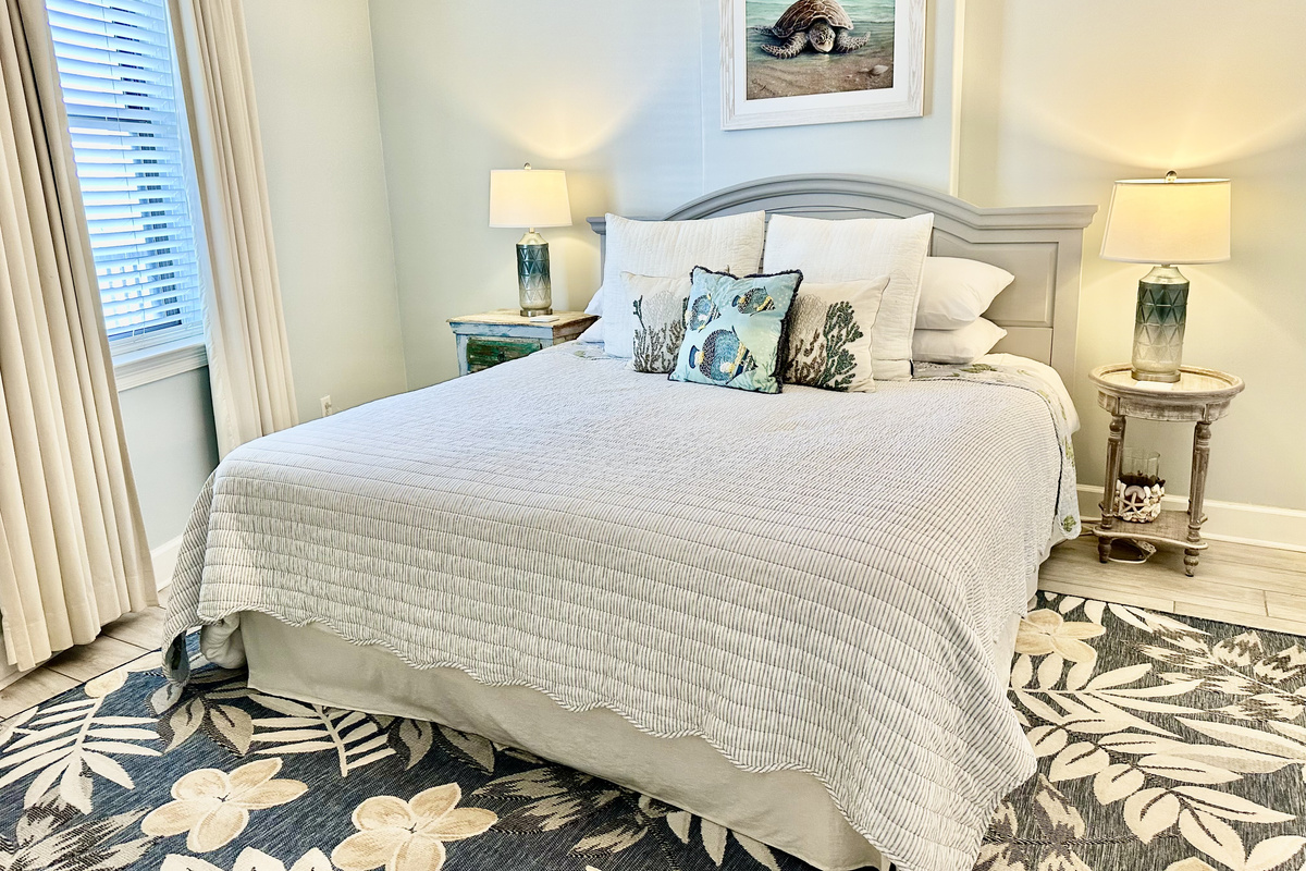 KING bed in the guest bedroom...so nice!