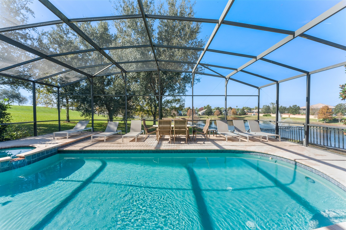 Private Pool/Spa w/ Extended Pool Deck - FREE Pool Heat