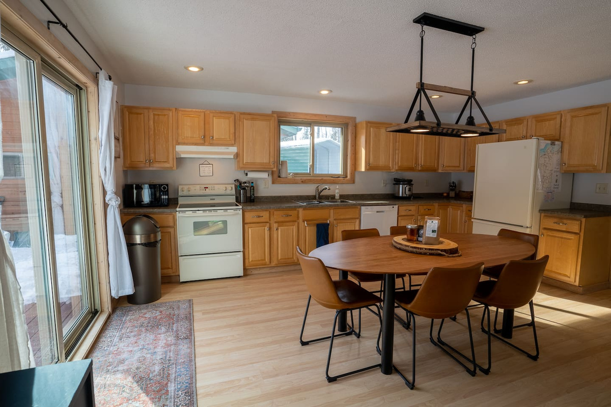 The Chalet's kitchen is a gourmet cooks dream.  you'll find every appliance, utensil, cookware and serving ware to feed the entire group.  The dishwasher is an added bonus to make clean up so much easier.  
