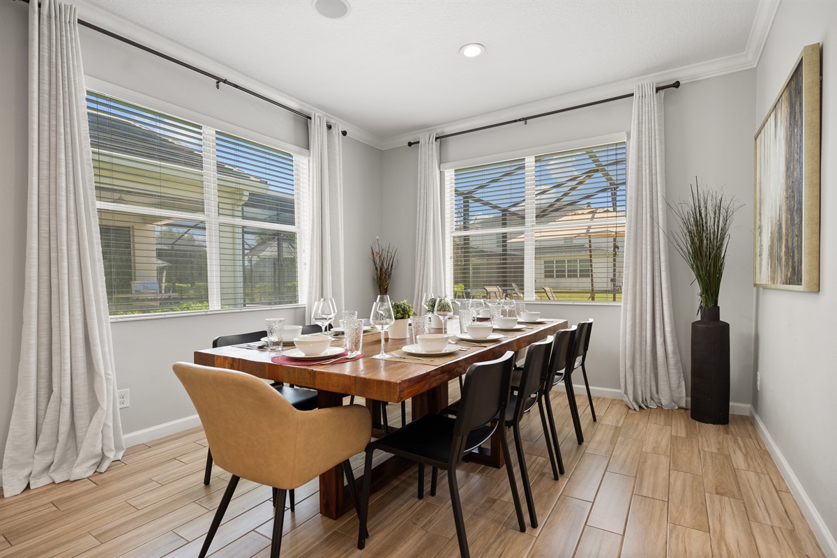 The dining table can accomodate up to 9 travelers