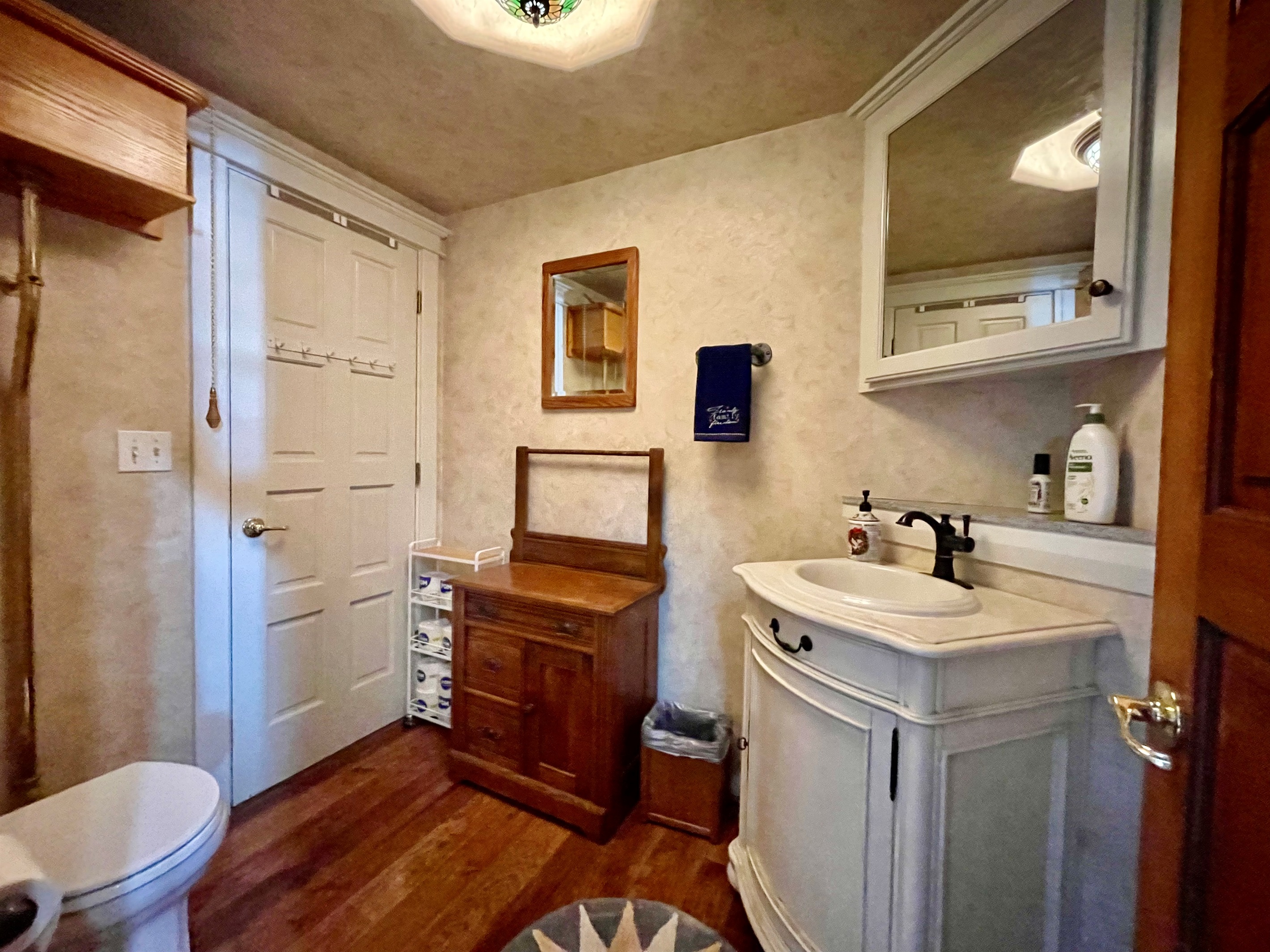 Main Floor 1/2 Bathroom