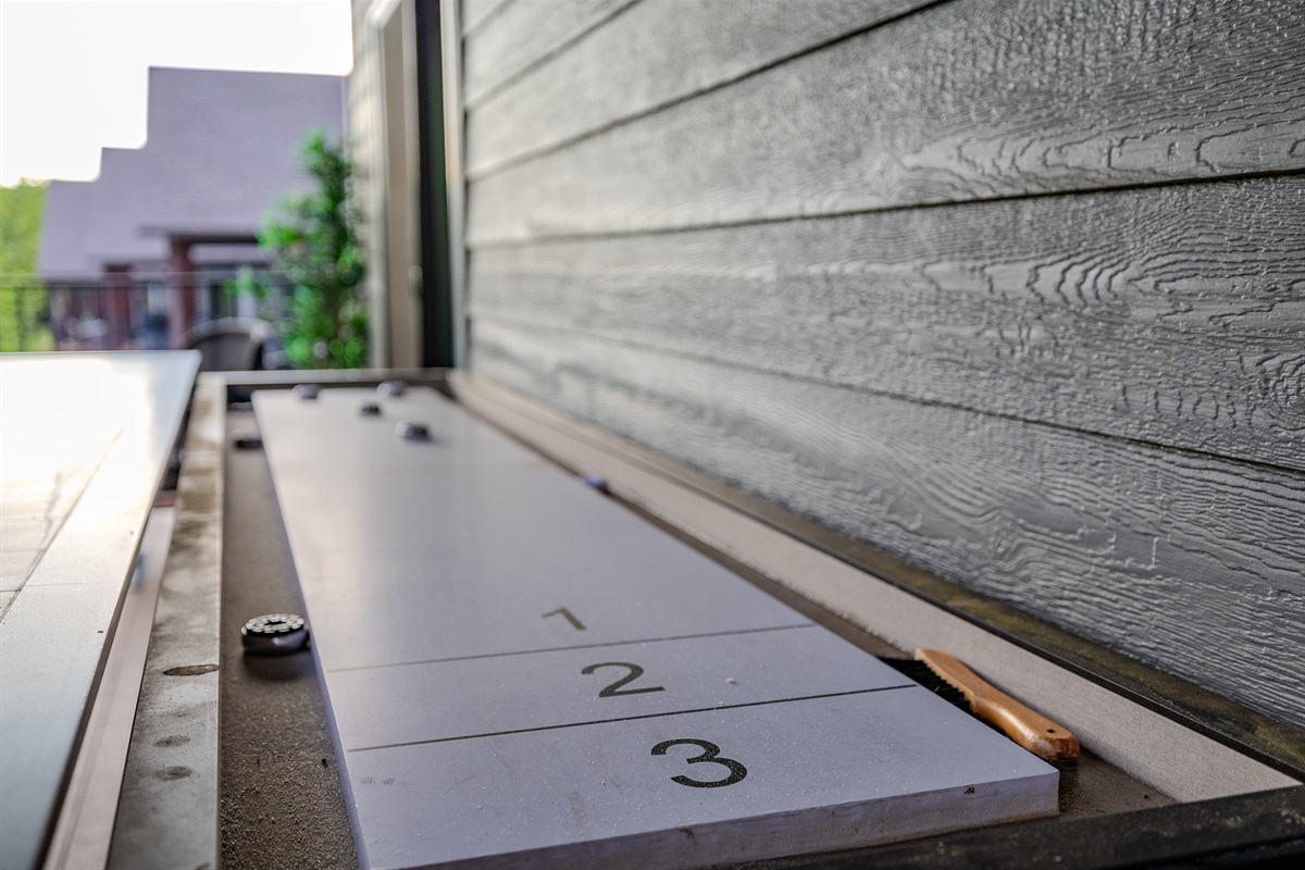 Shuffleboard game table