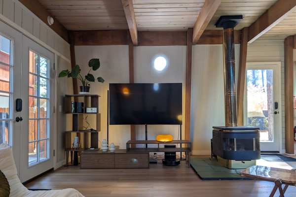 Unwind by the warm wood-burning stove or stream your favorite movies on the big screen with Roku smart TV navigation.