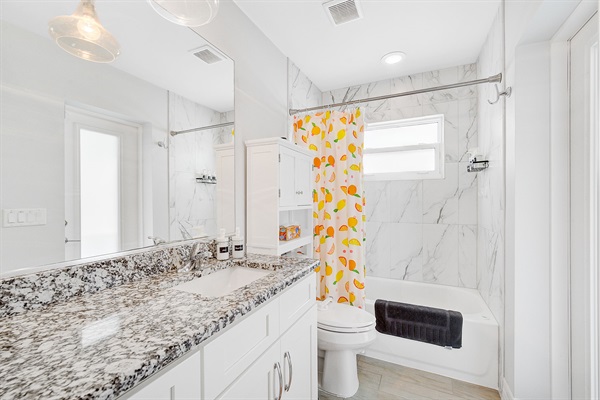 Guest bathroom w/ tub & shower