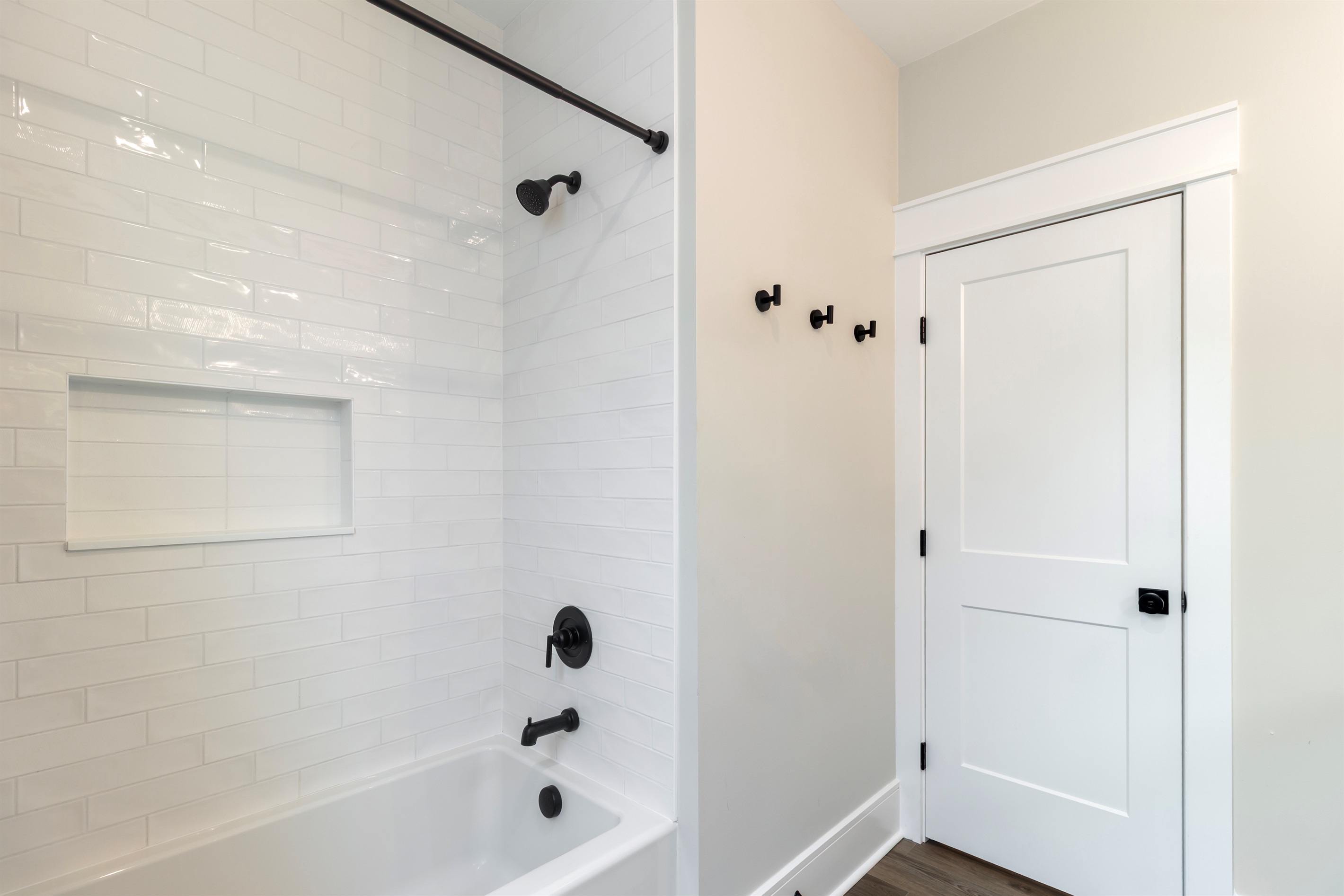 Bathroom 2 - Hall Bath with tub/shower