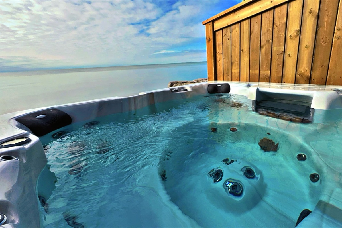 Year round lake view hot tub JUST ADDED!