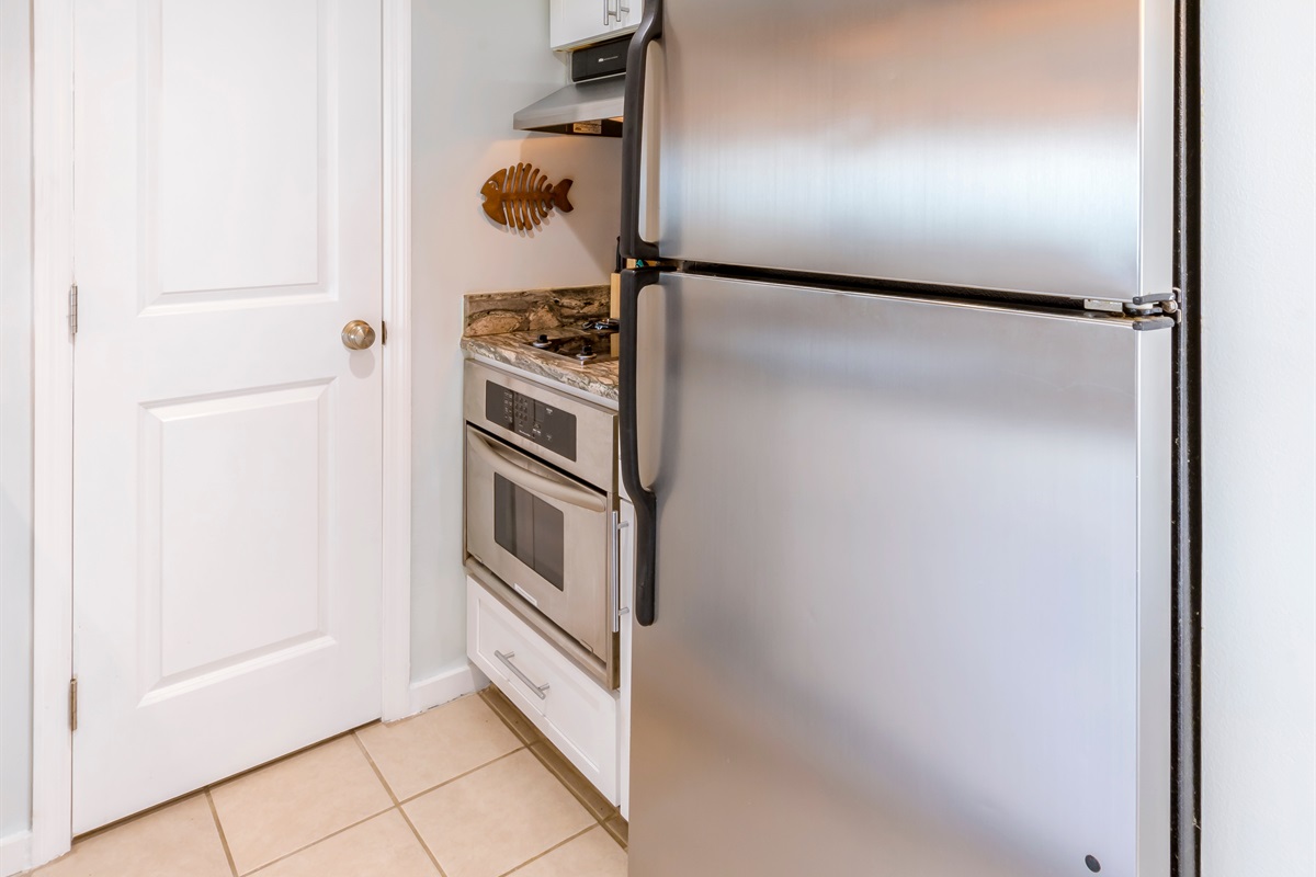 Fully Equipped Kitchen with Stainless Steel Appliances