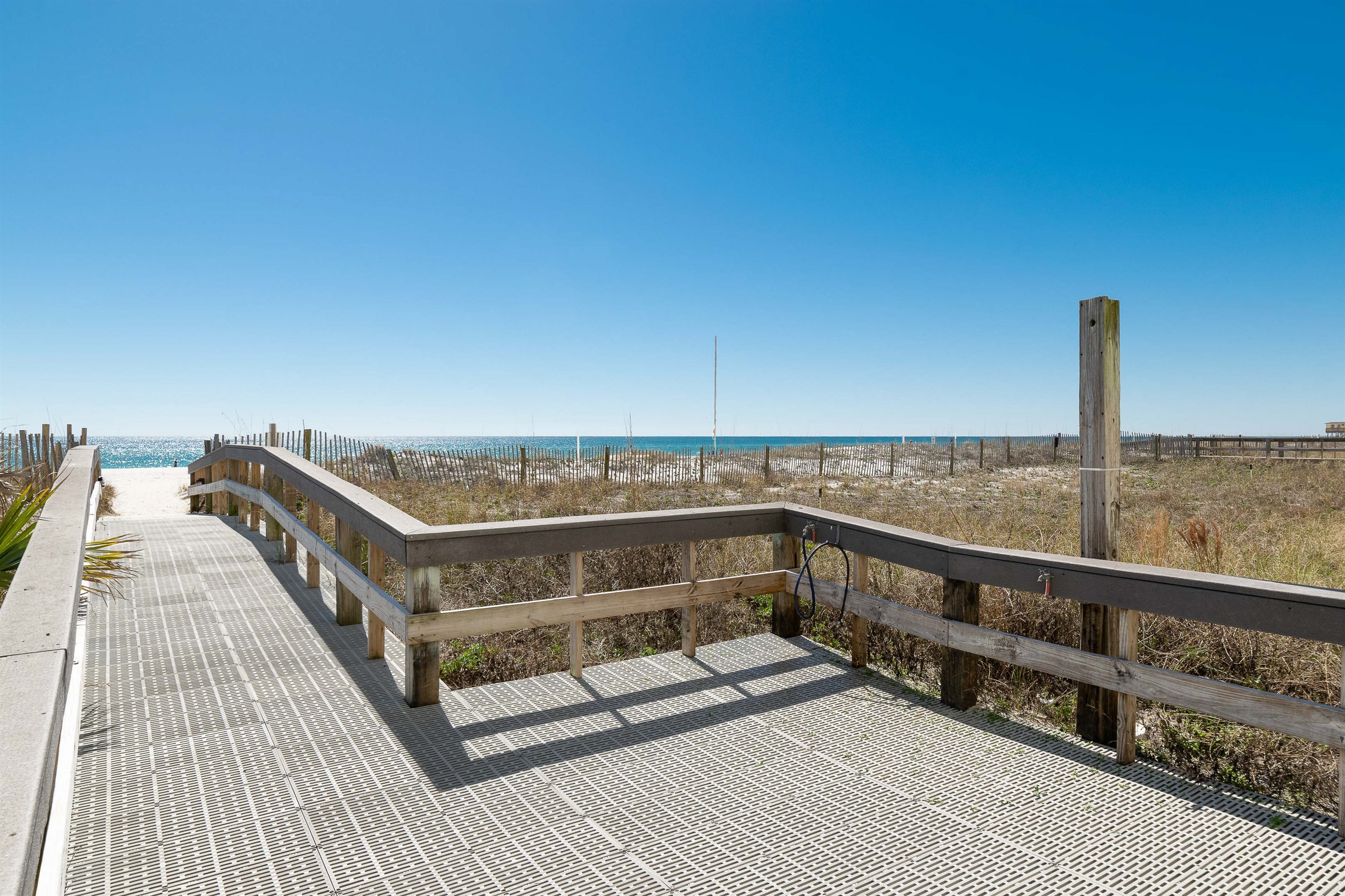 Steps from the ocean, this building provides the ultimate in beachfront convenience and lifestyle.
