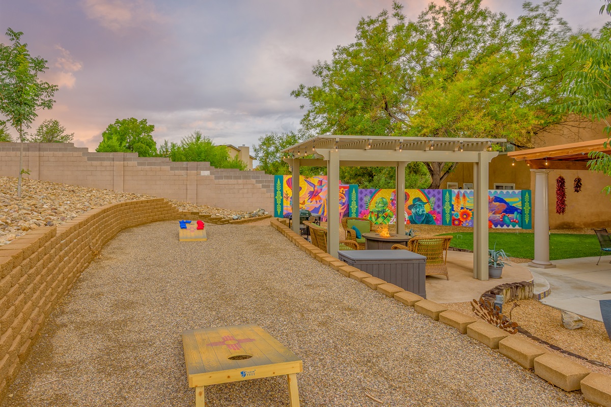 3 colorful murals add to the 5-star experience.