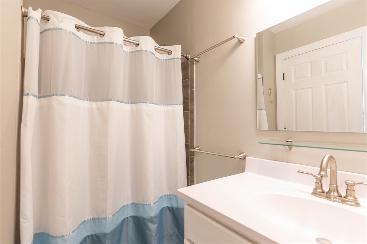 1st Floor King Primary Ensuite Bathroom