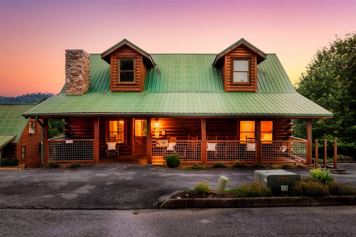 Welcome to the Cardinal's Roost. Access our cabin's main floor without steps- great for families of all ages