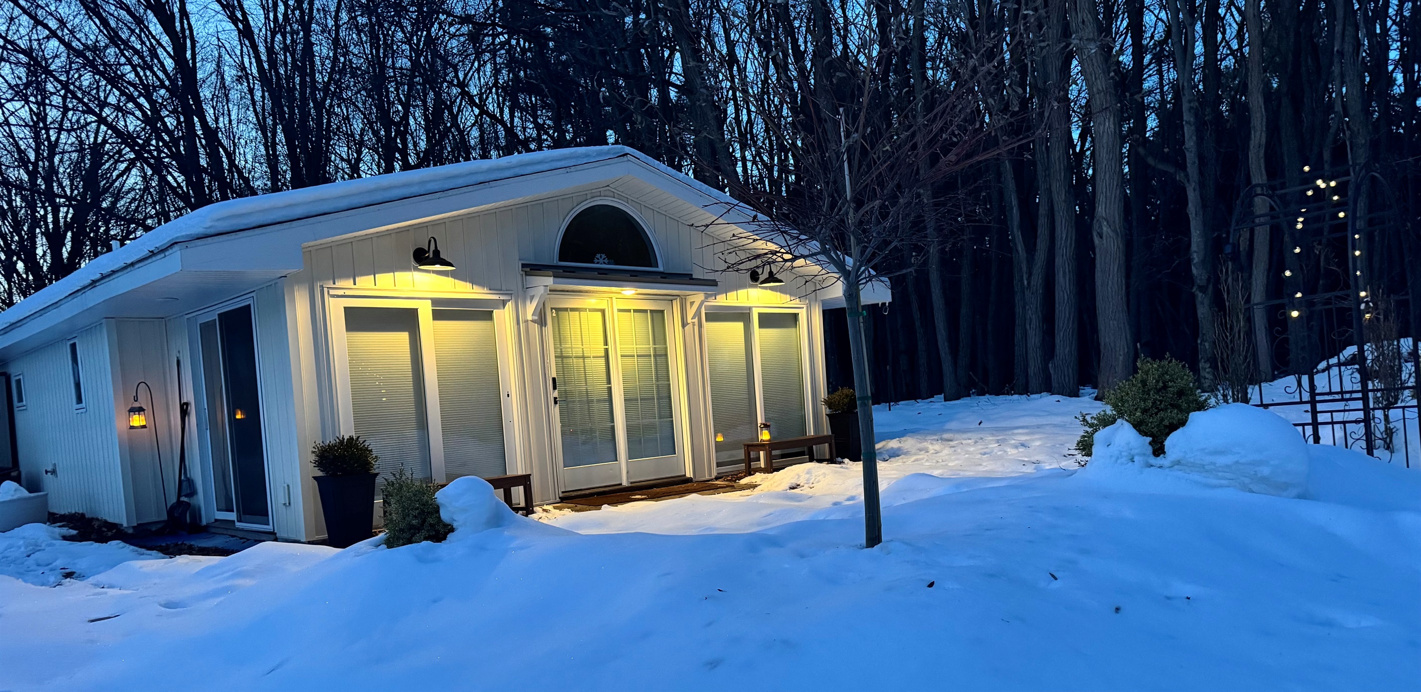 Entrance has ample lighting