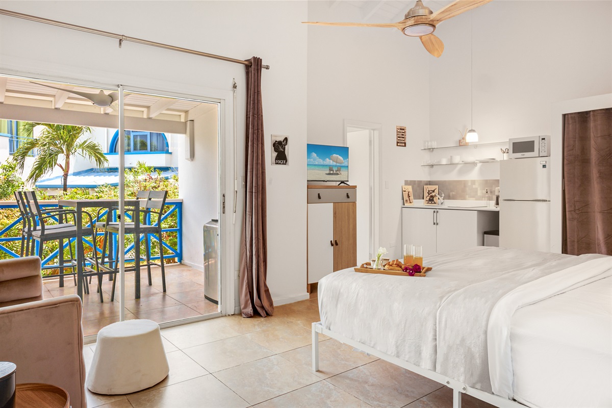 Studio One-Bed w/ Full Kitchen!