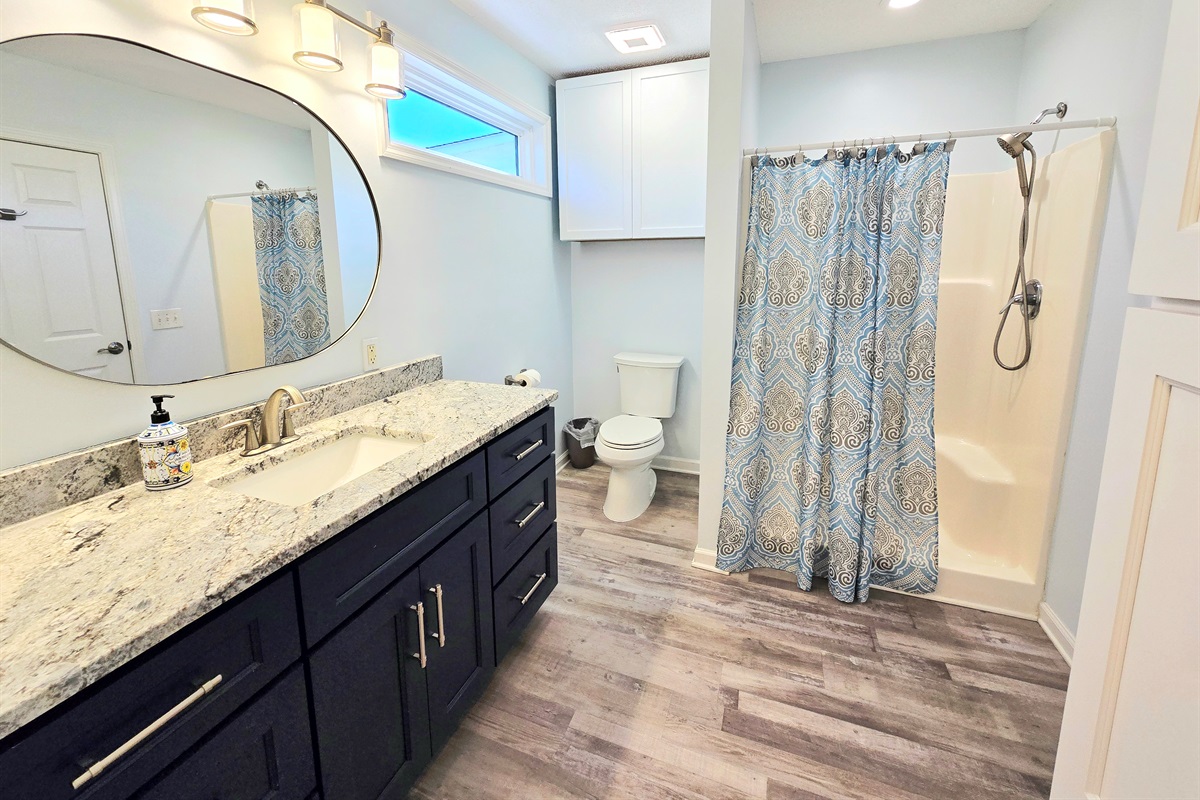 Ensuite Full Bathroom