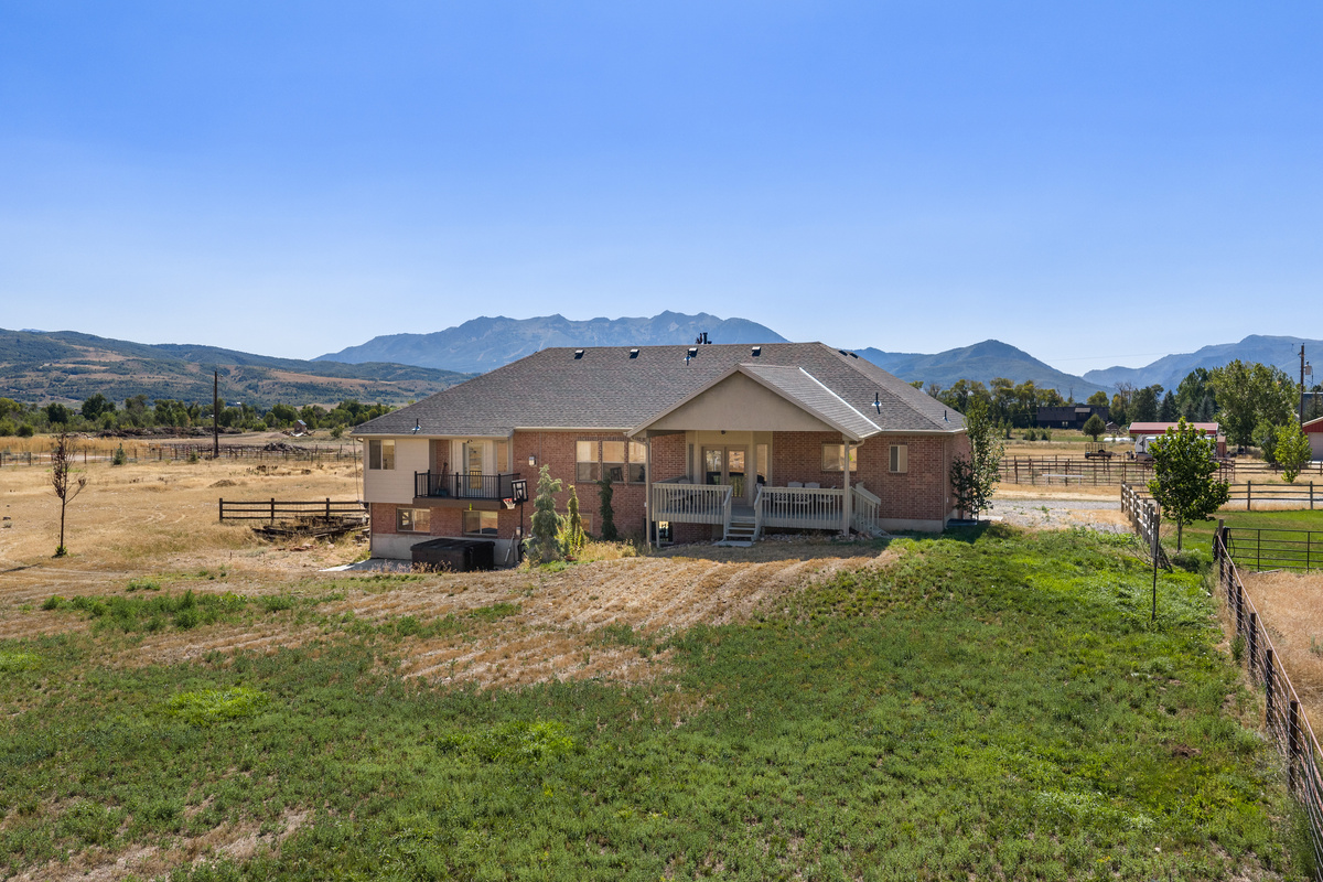 Surrounded by open landscape and dramatic mountain views, the property offers a peaceful setting for a memorable retreat.