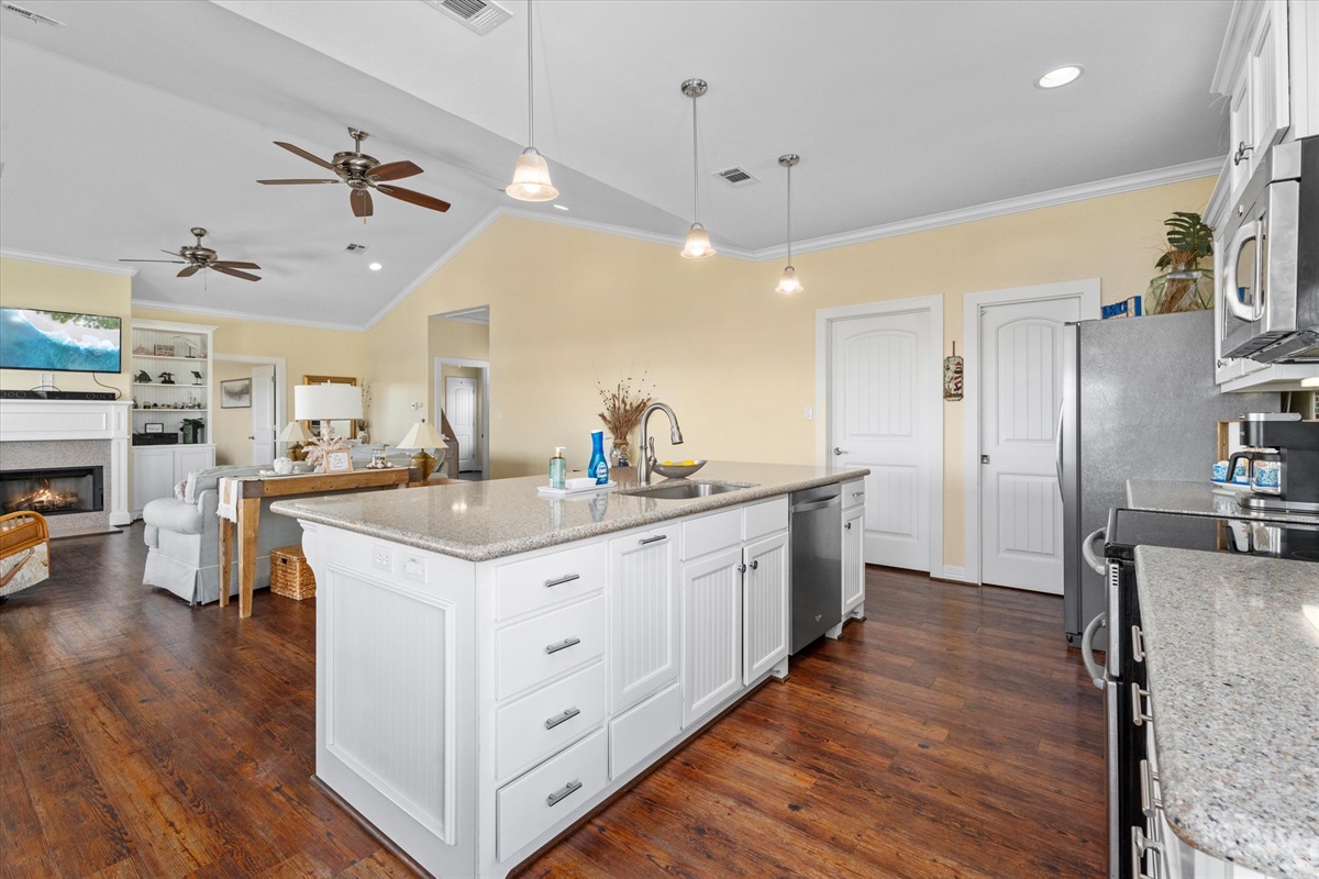 38671ffa6833454da447e32161af8f64 Large | Beachhouse | Texas | TX | Vacation Homes | Galveston | Crystal Beach | Kokomo | Breezy Days | Beachfront Elegance | Sunrise Serenity | Southern Sands Property Management, LLC