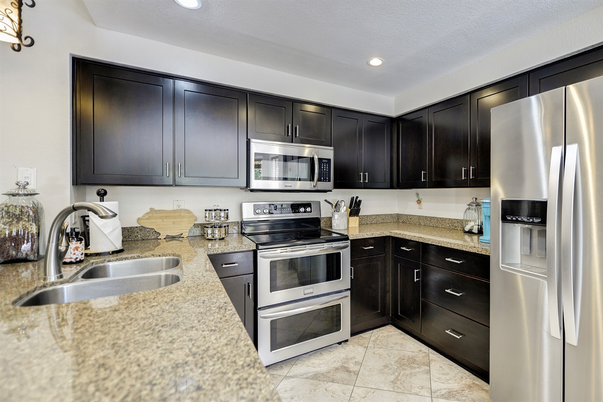 Granite Counters/ Stainless Steel Appliances