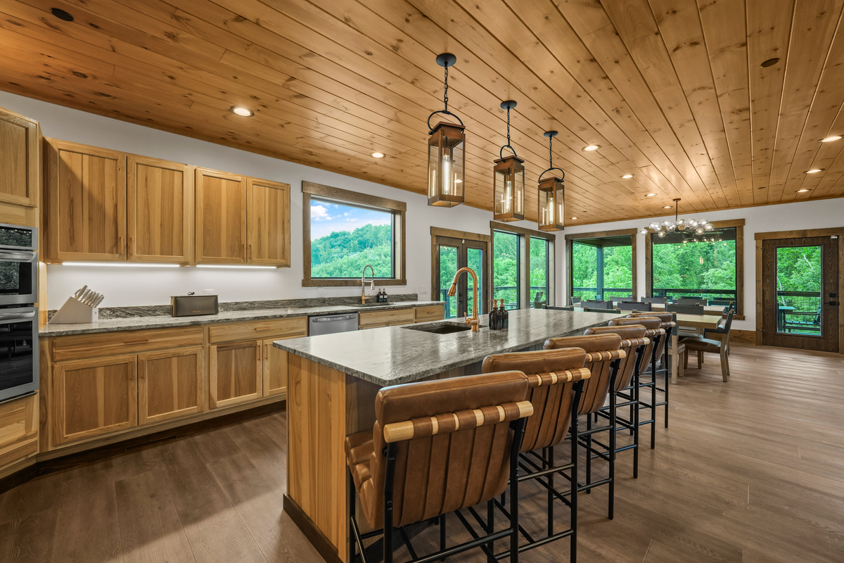 🍽️ Chef’s Kitchen– This fully stocked kitchen is designed for gathering & entertaining, featuring 2 full-size refrigerators, 4 ovens, 2 dishwashers, 2 microwaves & 2 sinks, plus a coffee bar. Perfect for preparing meals for the whole group.