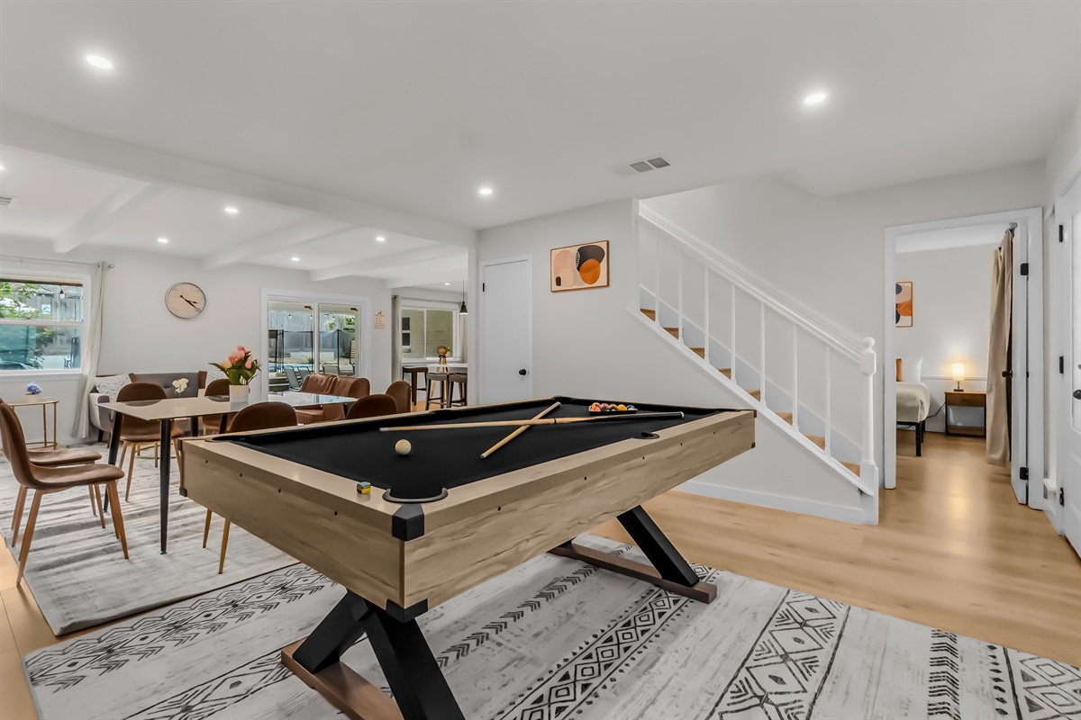 🛋 Living Room  Bright open living space with cozy seating and a 4K Smart TV. Perfect for movie nights and relaxing together.