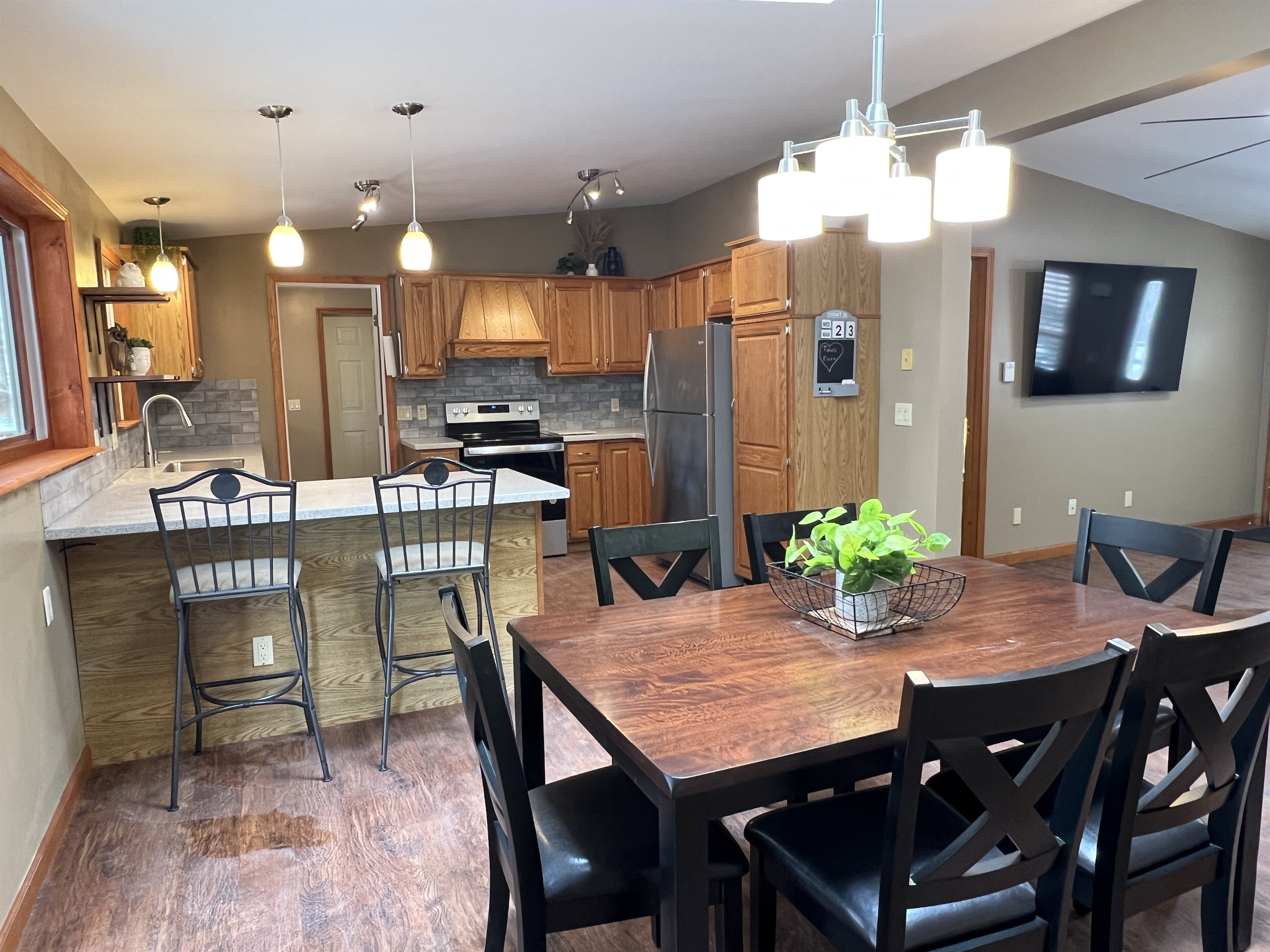 Plenty of room to sit! At the breakfast bar or the table overlooking the river.