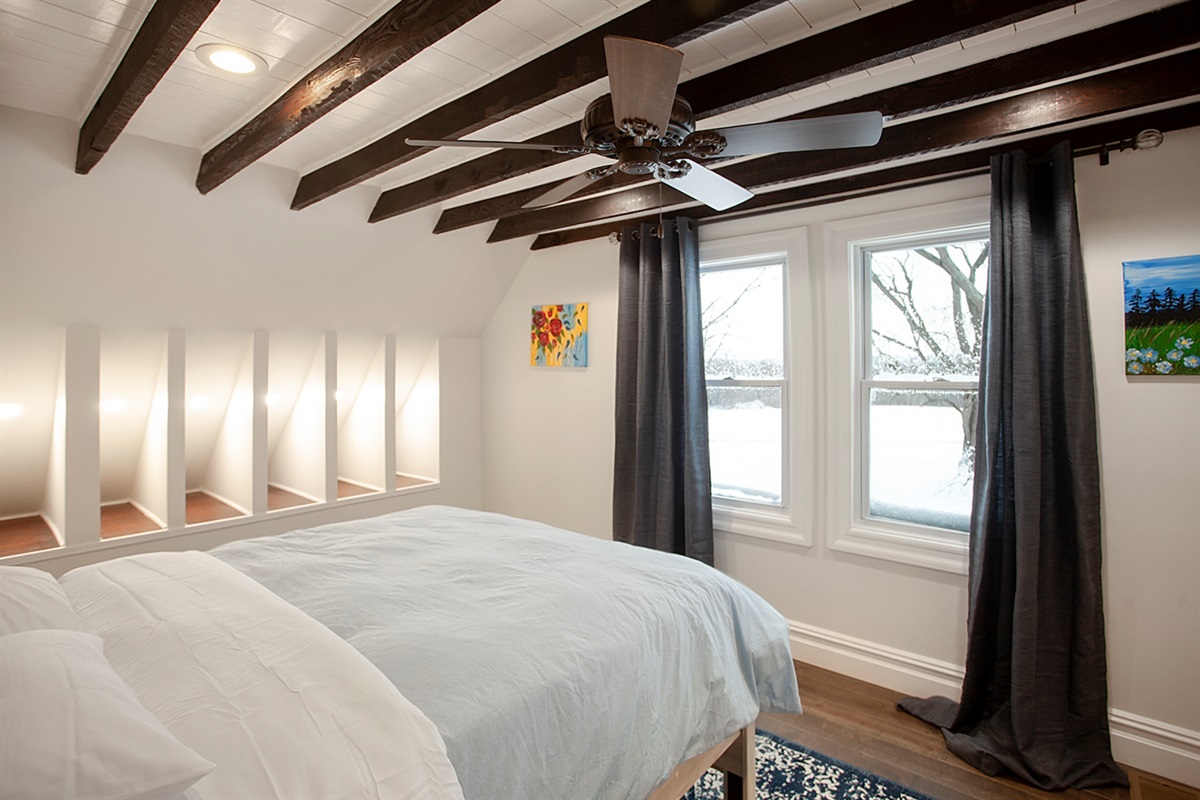 2nd Guest House: Main Bedroom - Queen Bed