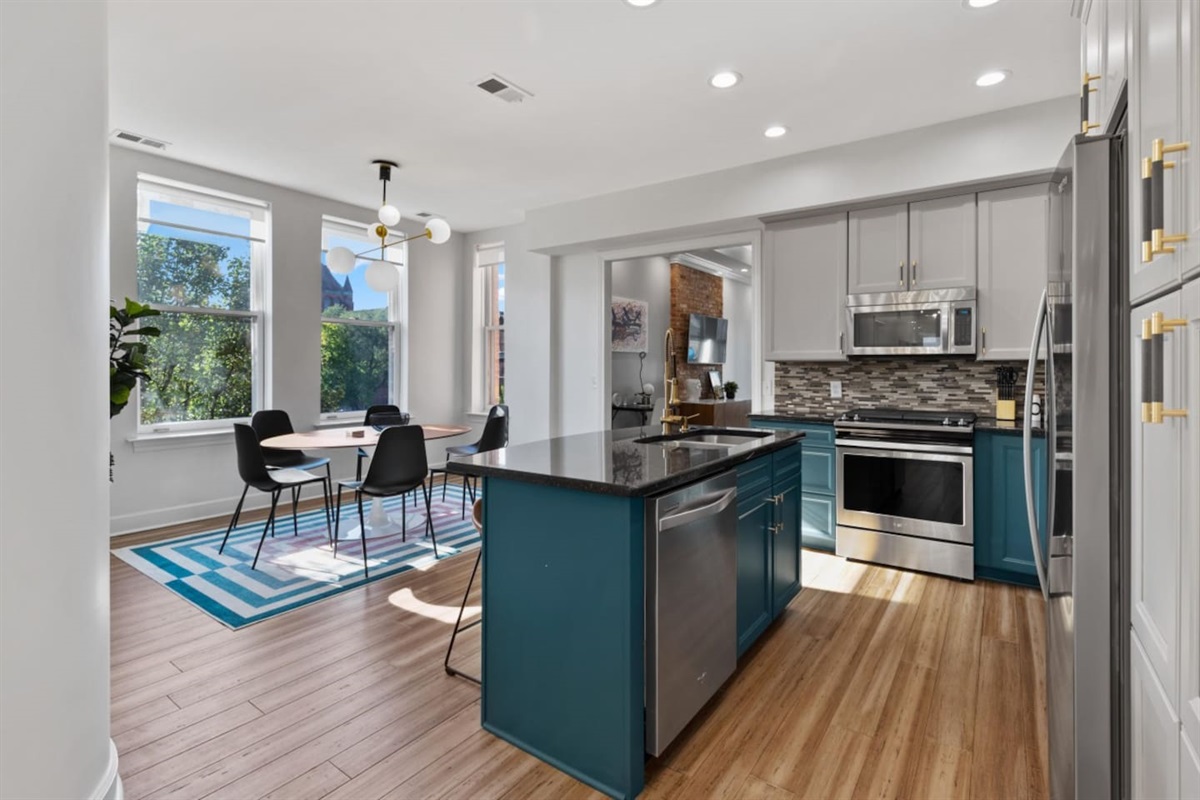 "very clean, interesting and spacious apartment. the unit was very well equipped and everytime we looked for something, it was exactly where we expected. the wine/coffee bar was a nice touch." - Sundeep & Gavinder, 5 Star Review