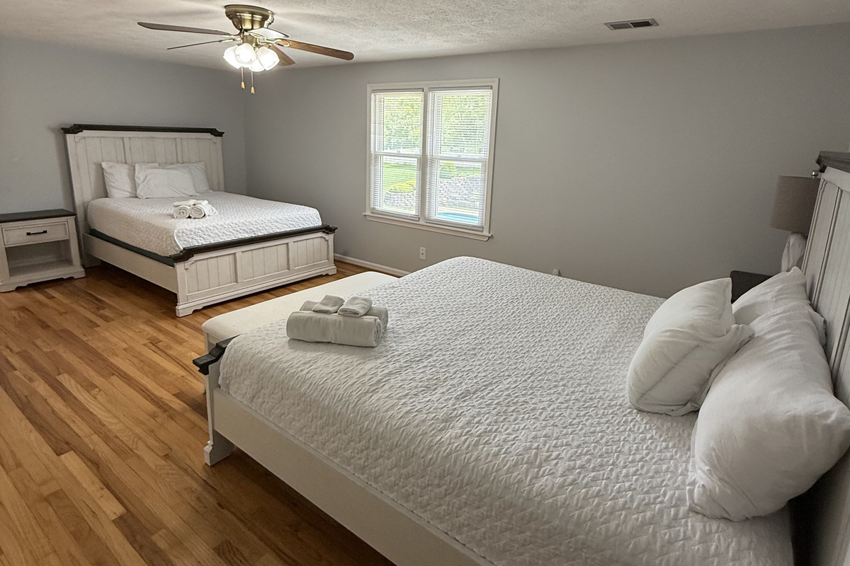 Main House Upper Level Bedroom 4 - 1 King bed and 1 Queen bed