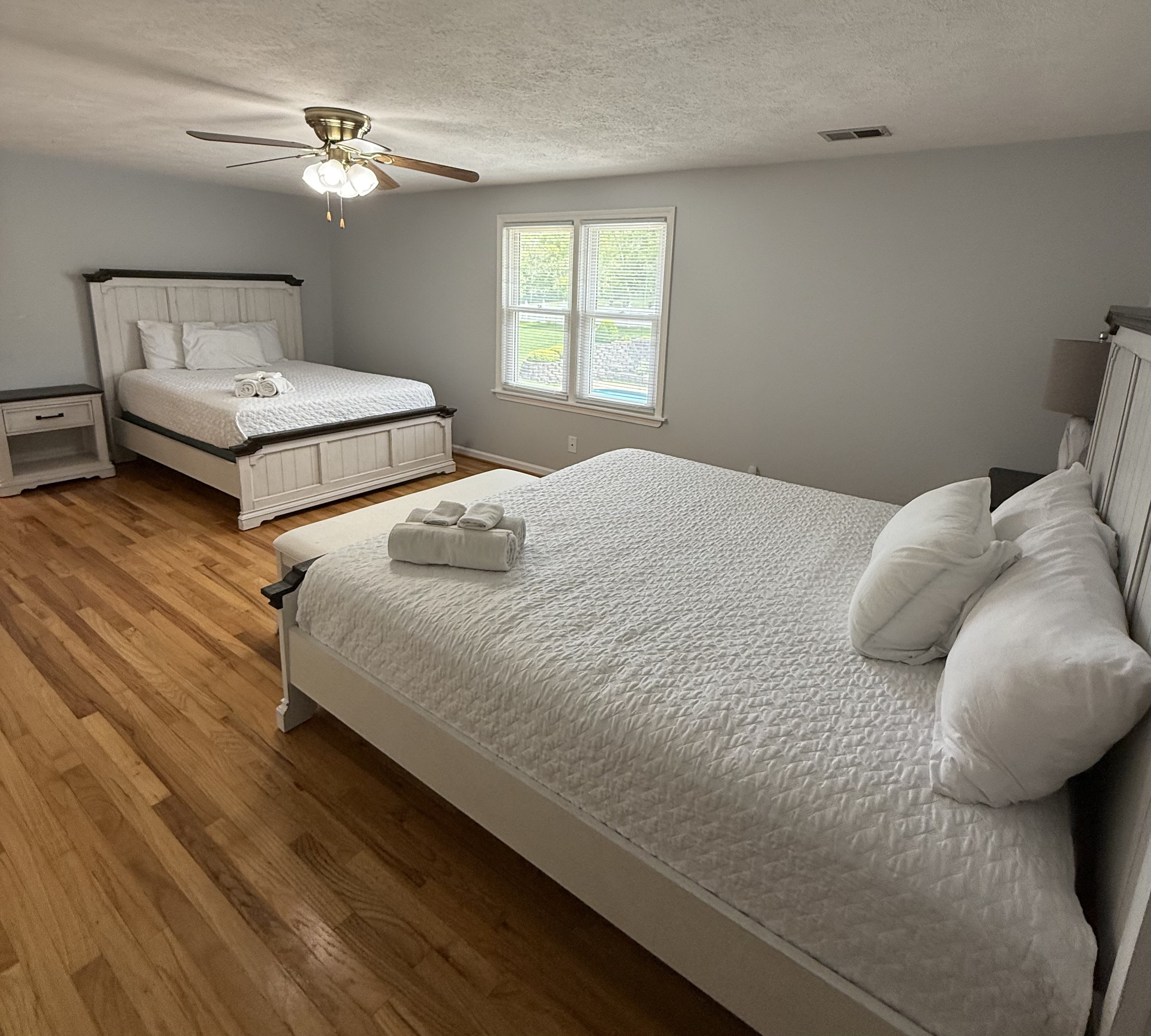 Main House Upper Level Bedroom 4 - 1 King bed and 1 Queen bed