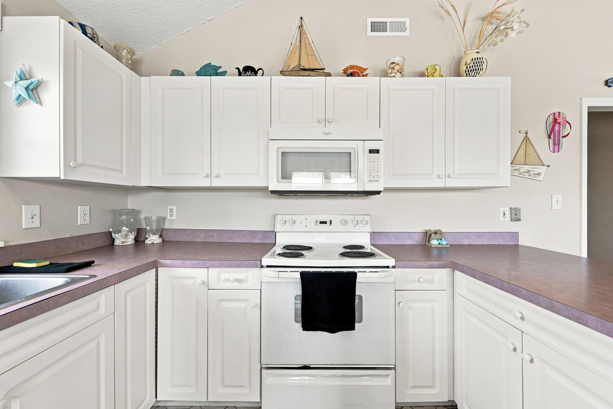 Whip up everything from beach snacks to family dinners in the fully equipped kitchen with plenty of counter space
