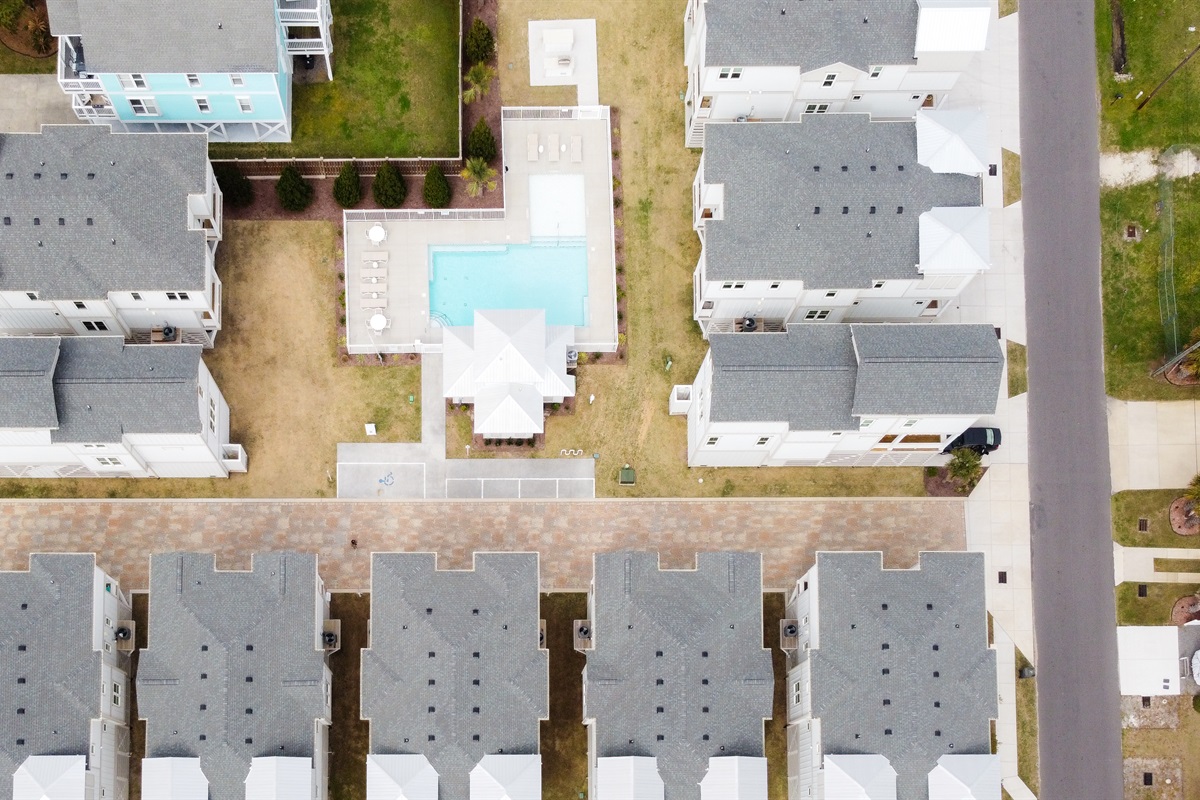Communal pool, grill, and pickle ball court