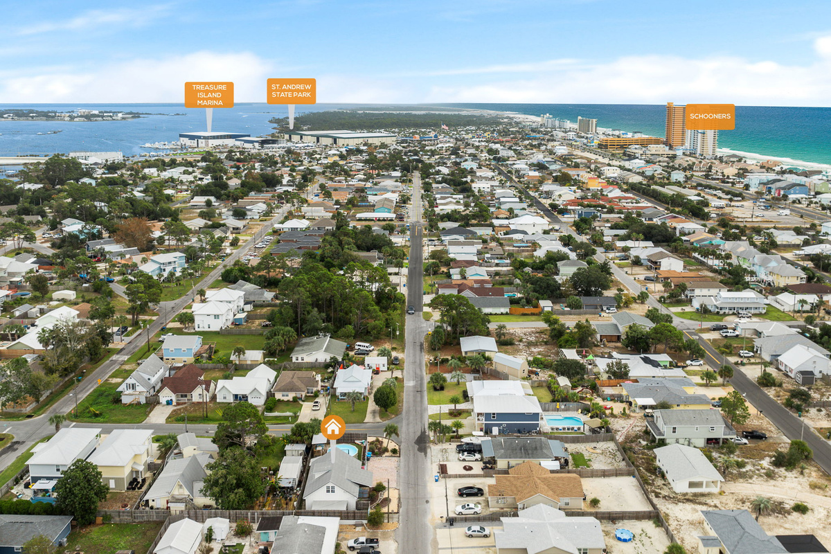 Aerial, street view, dual-water proximity