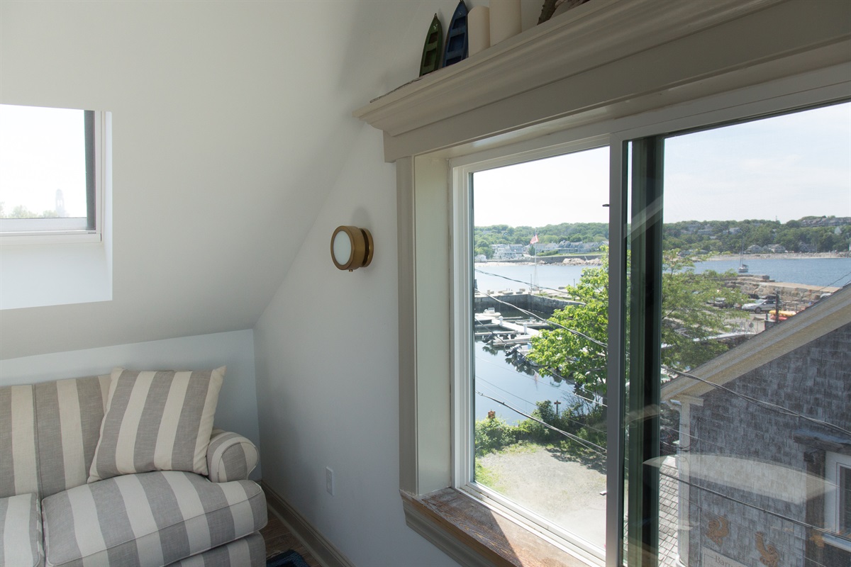 Waterfront Haven: Enjoy breathtaking views from your serene retreat with stylish decor!